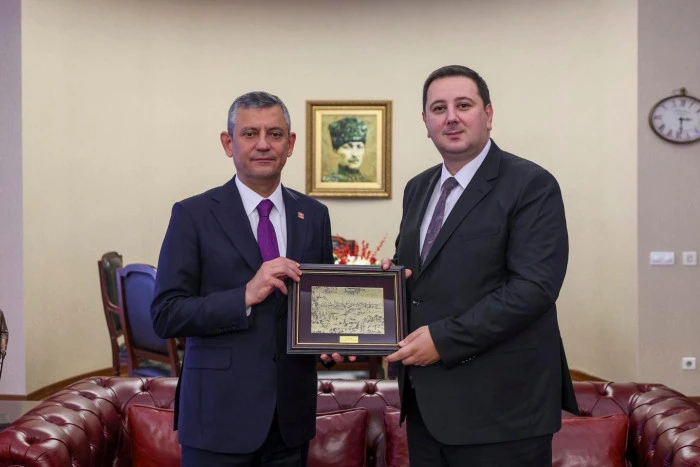 Türk Hareket Partisi (THP) Cumhuriyet Halk Partisi'nin (CHP) 39. Kurultayı'na Katıldı