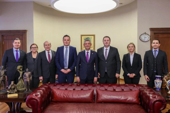 Türk Hareket Partisi (THP) Cumhuriyet Halk Partisi'nin (CHP) 39. Kurultayı'na Katıldı