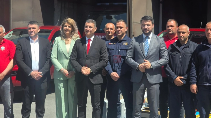 ABD'den 4 belediyeye itfaiye desteği: Yeni ara&ccedil;lar ve ekipmanlar teslim edildi