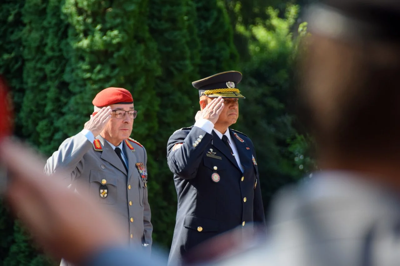 Alman Ordu Komutanı General Breuer'dan Kuzey Makedonya'ya &ouml;vg&uuml;: B&ouml;lgenin istikrar fakt&ouml;r&uuml;s&uuml;n&uuml;z