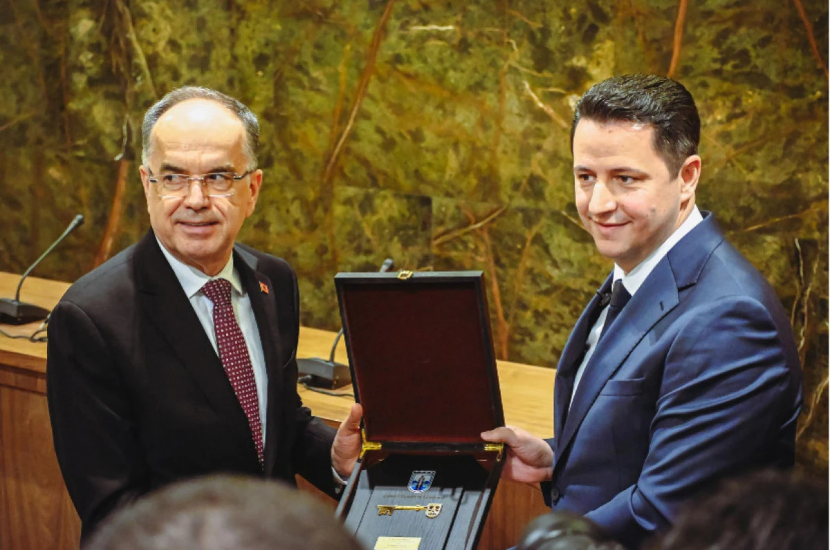 Arnavutluk Cumhurbaşkanı Begay'a Gostivar'da 'Şehrin Anahtarı' takdim edildi