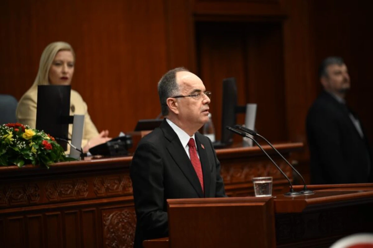 Arnavutluk Cumhurbaşkanı Begay'dan Kuzey Makedonya'ya &ouml;vg&uuml; dolu s&ouml;zler