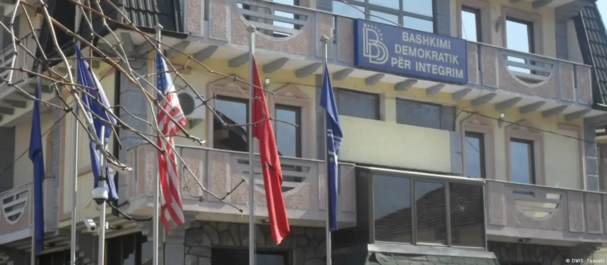 Avrupa Cephesi'nden anayasa değişikliği hamlesi: Beceti, t&uuml;m milletvekillerini imzaya &ccedil;ağırdı