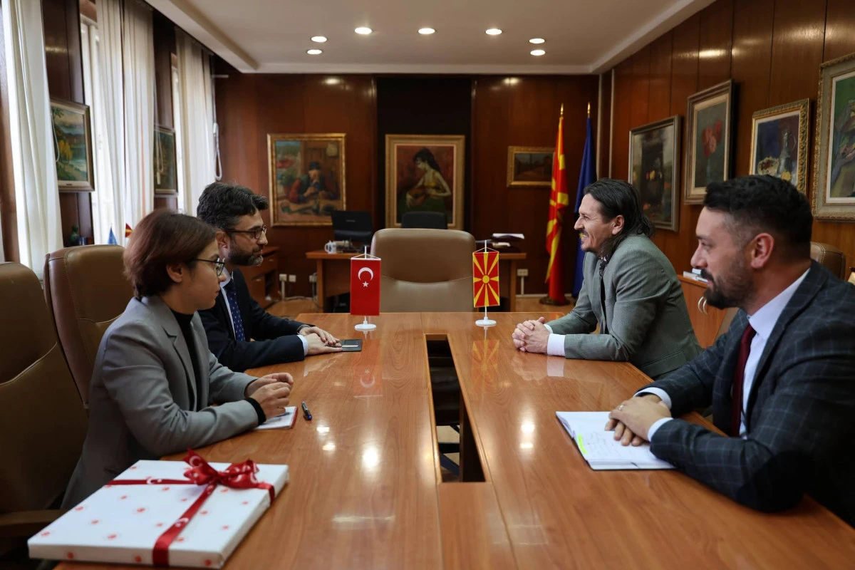 Bakan Sedat S&uuml;leymani, B&uuml;y&uuml;kel&ccedil;i Alper Aktaş ile g&ouml;r&uuml;şt&uuml;