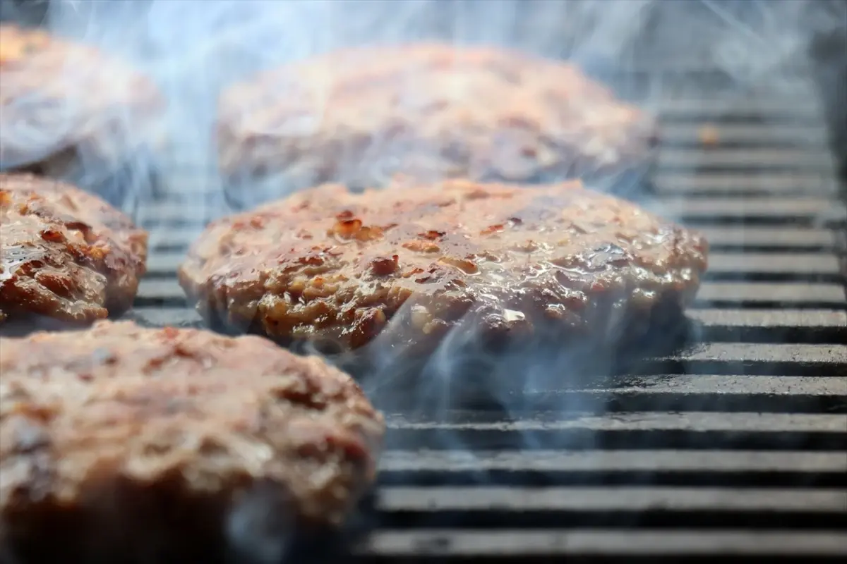 Balkanların kaşarlı k&ouml;ftesi Şarska, Kuzey Makedonya'nın vazge&ccedil;ilmez lezzetleri arasında yer alıyor
