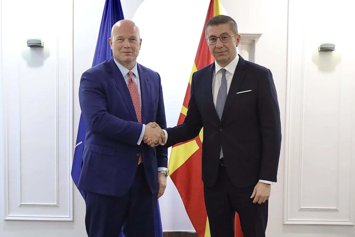 Başbakan Mickoski, ABD&rsquo;nin NATO B&uuml;y&uuml;kel&ccedil;isi Whitaker ile bir araya geldi