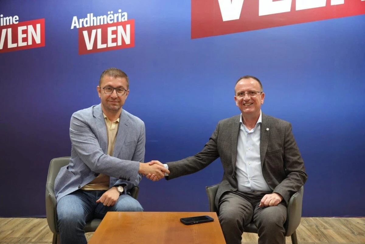 Başbakan Mickoski: Taravari bana yaranmaya &ccedil;alışıyordu, şimdi de Ahmeti'ye yaranıyor