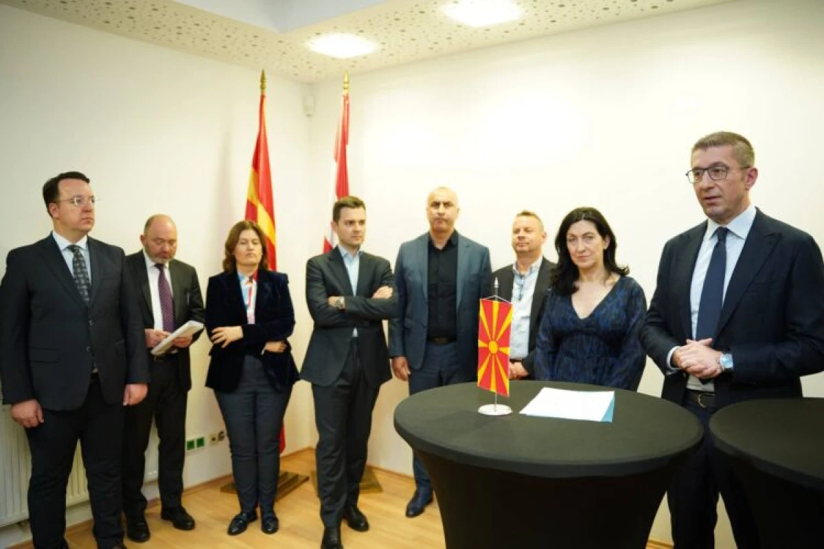 Başbakan Mickoski Viyana'da diasporayla buluştu: Geri d&ouml;n&uuml;n, yatırım yapın