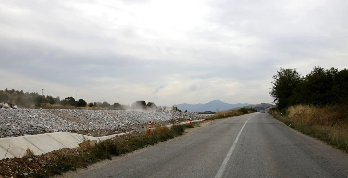 Behtel & Enka iş&ccedil;ilerinden protesto: Hintliler kaldı, biz kapının &ouml;n&uuml;ne konduk