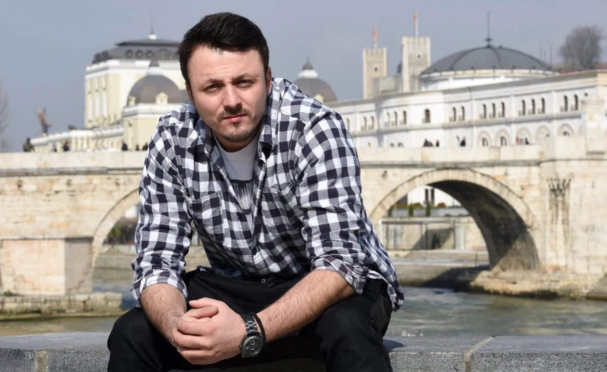 Belgrad&rsquo;da korkun&ccedil; olay: Şarkıcı Kaymakoski silahlı kişilerce ka&ccedil;ırıldı, annesi şokta