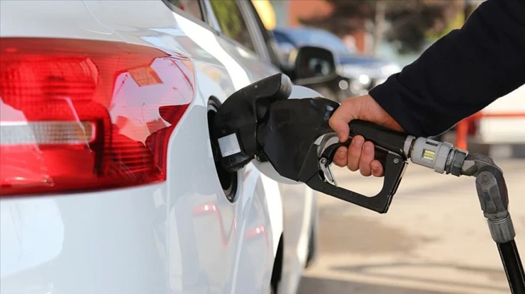 Benzin 1,5 denar ucuzlayacak, motorin 5,5 denar zamlanacak