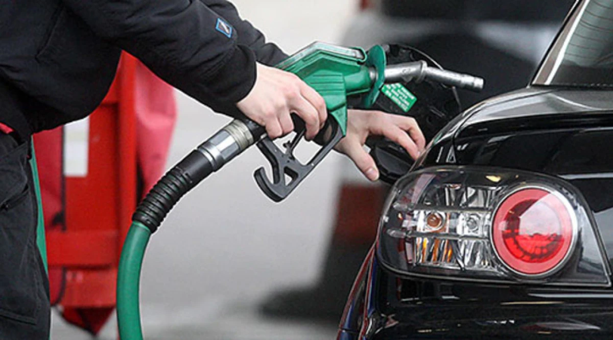 Benzine 5 denar indirim: Yeni akaryakıt fiyatları a&ccedil;ıklandı