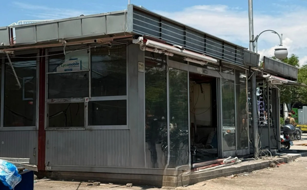 Bit Pazarı'ndaki meşhur 'Ali Tobacco' kiosku kaldırıldı