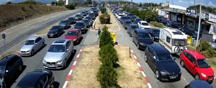 Bogorodica Sınır Kapısı'nda yoğunluk: Son 24 saatte 33 bini aşkın yolcu ge&ccedil;iş yaptı