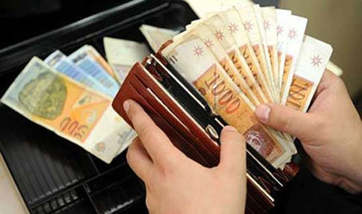 B&ouml;lgede en y&uuml;ksek net maaş Slovenya'da: Makedonya 787 euro ile son sırada