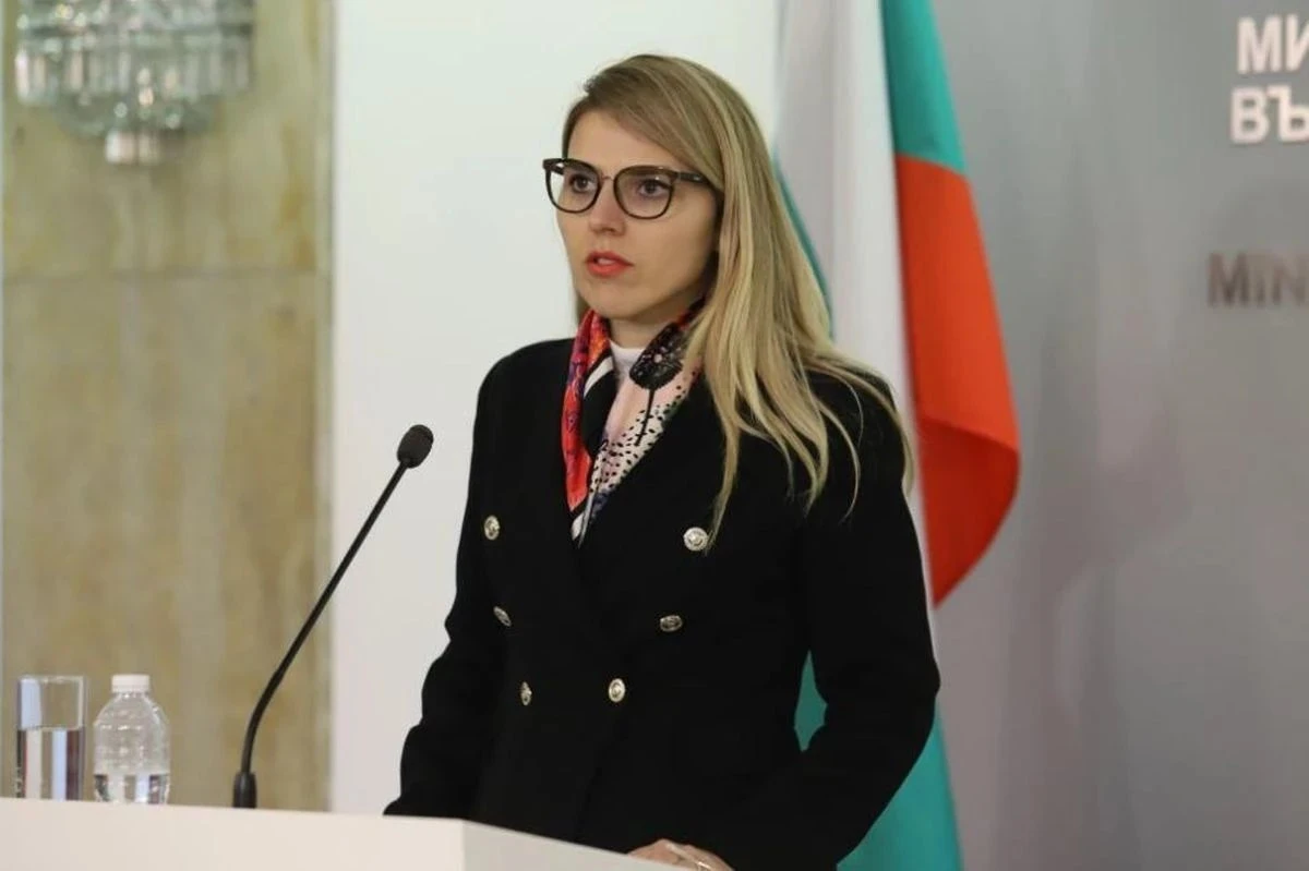 Bulgaristan Dışişleri Bakanı Petkova-&Ccedil;amova'dan Kuzey Makedonya'ya uyarı: Taahh&uuml;tlerinize uyun