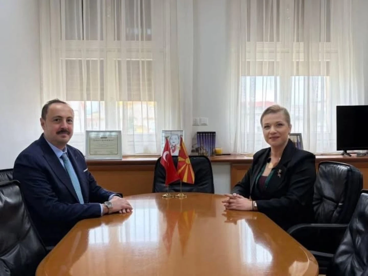 B&uuml;y&uuml;kel&ccedil;i Ulusoy, Milletvekili Vasilevska ile g&ouml;r&uuml;şt&uuml;