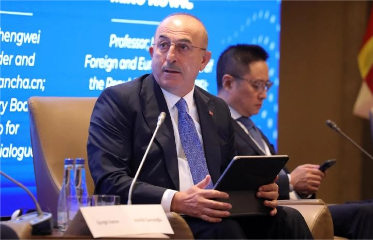 &Ccedil;avuşoğlu'ndan &Uuml;sk&uuml;p'te sert mesaj: Makedon kimliğine dayatma kabul edilemez