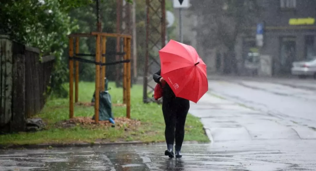 Cuma g&uuml;n&uuml;ne kadar yağışlı ve fırtınalı hava etkili olacak