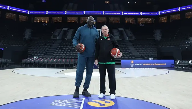 Cumhurbaşkanı Erdoğan, Shaquille O'Neal ile basketbol oynadı