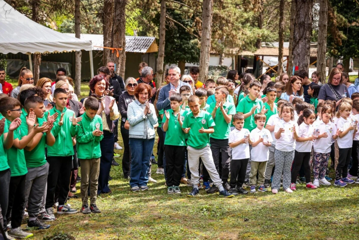 Cumhurbaşkanı Silyanovska-Davkova&rsquo;dan &ccedil;ocuklara spor ve sağlıklı beslenme mesajı