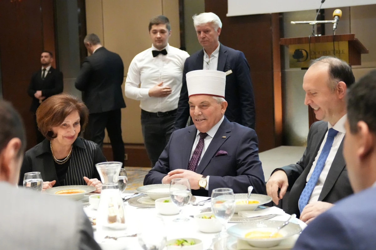 Devletin Zirvesi Kuzey Makedonya İslam Birliği&rsquo;nin iftarında buluştu