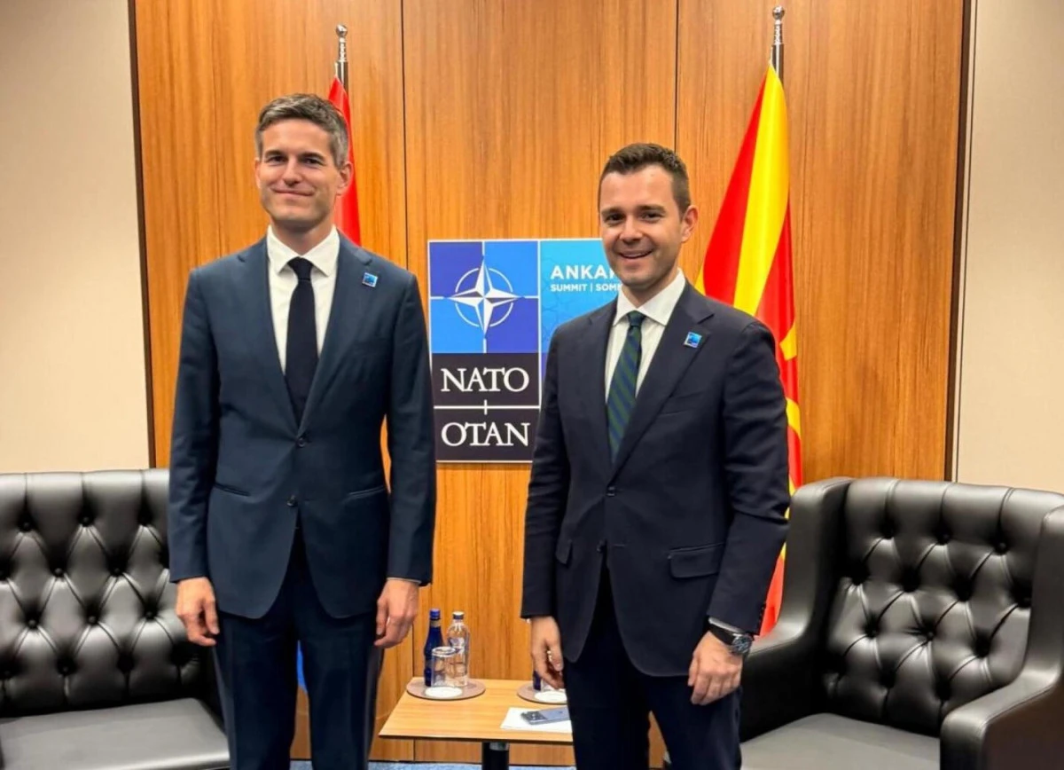 Dışişleri Bakanı Mucunski, NATO Zirvesi'nde Hollandalı mevkidaşıyla g&ouml;r&uuml;şt&uuml;