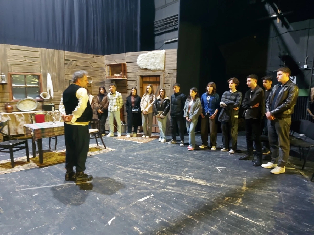 D&uuml;nya Tiyatro G&uuml;n&uuml;&rsquo;nde anlamlı buluşma