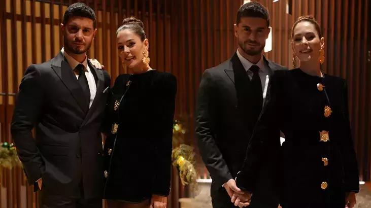 Ekranların &uuml;nl&uuml; isimleri Berk Oktay ile Yıldız &Ccedil;ağrı Atiksoy, &Uuml;sk&uuml;p&rsquo;te aşkı paylaştı