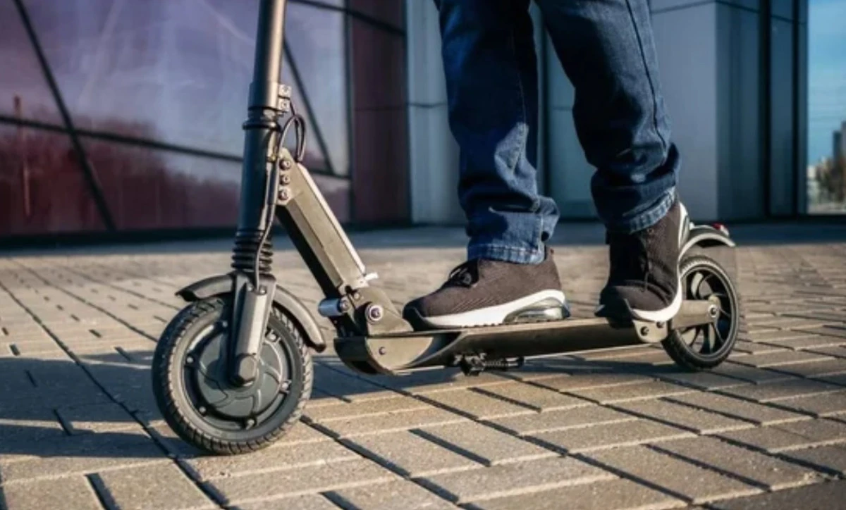 Elektrikli Scooterlara yeni d&uuml;zenleme: 18 yaş altına yasak