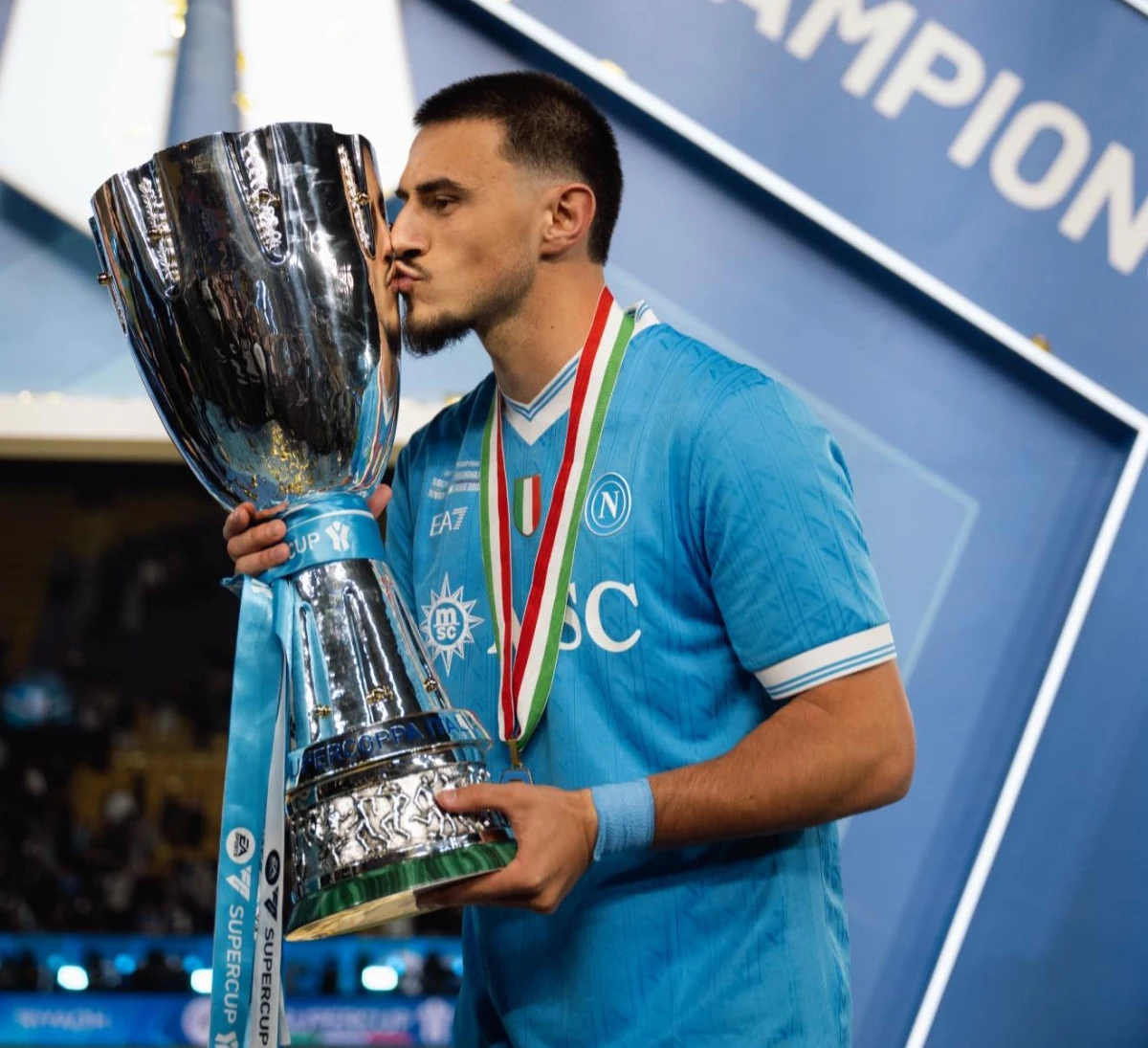 Elif Elmas'ın gurur gecesi: Napoli İtalya'da zirveye &ccedil;ıktı!