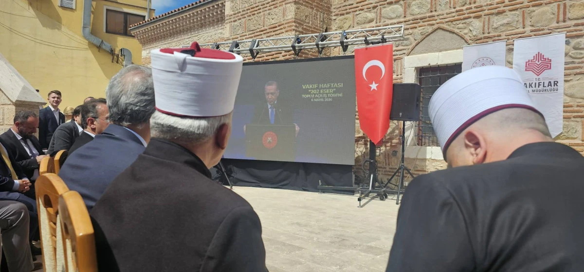 Erdoğan canlı bağlandı: Manastır Hacı Mahmut Bey Camii a&ccedil;ıldı