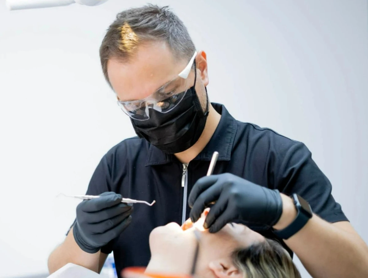 Estetik ve sağlık kardeştir: &Uuml;sk&uuml;pl&uuml; Dr. Dt. Fatih Rasim ile modern diş hekimliğini konuştuk