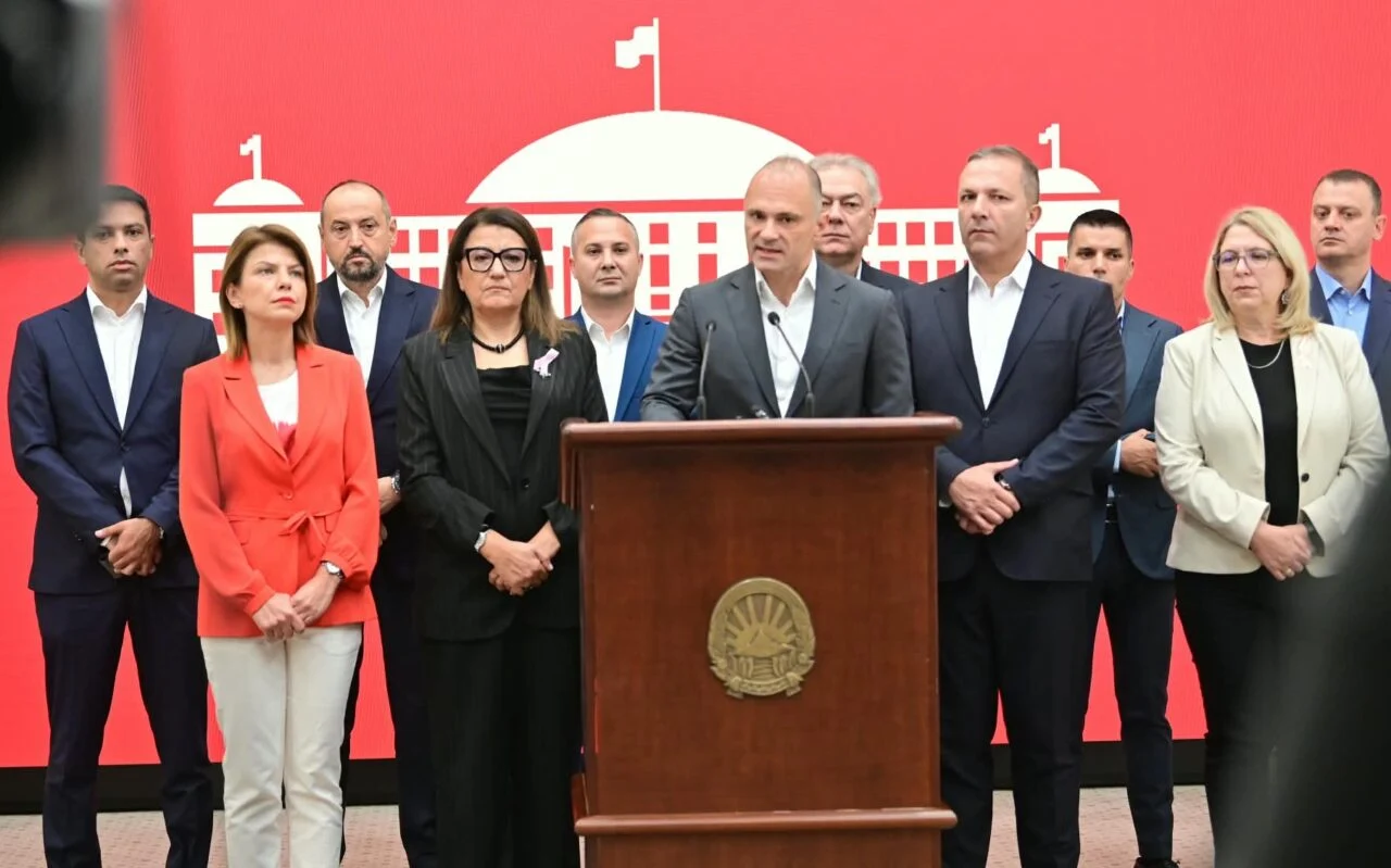 Filip&ccedil;e: Emeklilik fonundaki paralara el atmayın, halkın tepkisiyle karşılaşırsınız