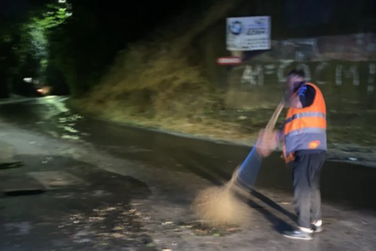 Fırtınanın izleri siliniyor: &Uuml;sk&uuml;p'te yoğun mesai