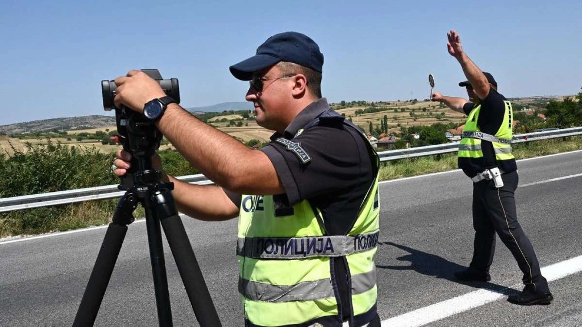 Gevgeli'de T&uuml;rk s&uuml;r&uuml;c&uuml;ye hız şoku: 203 kilometreyle yakalandı, g&ouml;zaltına alındı