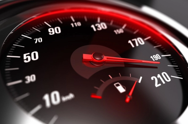 Gostivar&rsquo;da aşırı hız şoku: 80&rsquo;lik yolda 178 km/saat