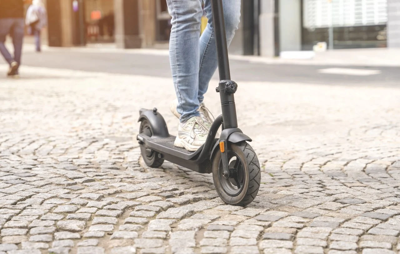 Gostivar'da scooter kazası: 14 yaşındaki yolcu ağır yaralandı
