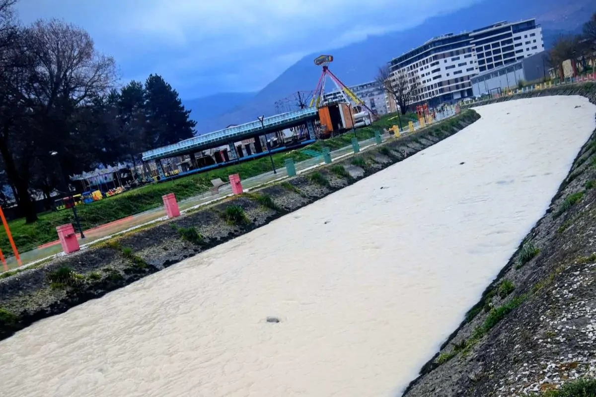 Gostivar&rsquo;da Vardar Nehri&rsquo;nde kirlilik alarmı