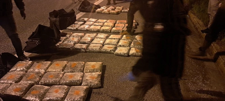 Gradsko yakınlarında 65 kilo esrar ele ge&ccedil;irildi