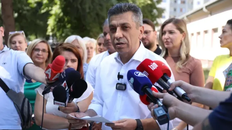 Çayır'da okullar 1 Eylül'e hazır: Bakan Meciti temizlik kampanyasını inceledi