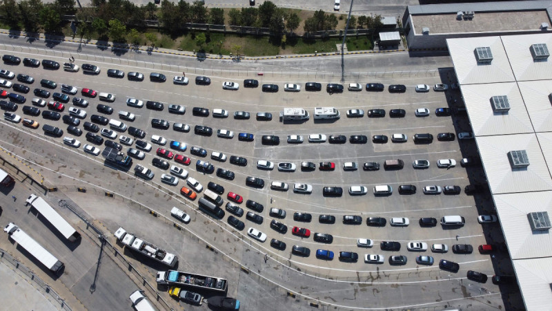 Gurbetçilerin hüzünlü dönüşü devam ediyor: ''Gelirken seviniyoruz, giderken üzülüyoruz''