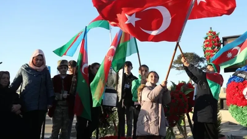 Karabağ zaferi: Azerbaycan şehitlerini anıyor