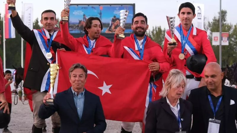 Türk Biniciler Engel Atlama Balkan Şampiyonası'nda birincilik elde etti