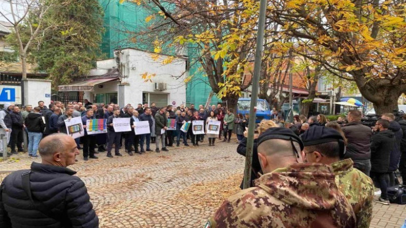 Kosova'da RTK çalışanları maaş krizi nedeniyle genel grev başlattı