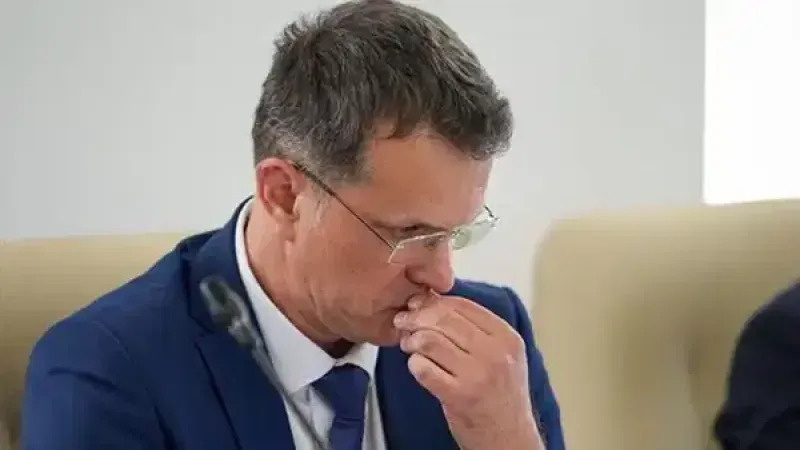 Romanya’da büyük skandal! Savunma bakanının CV'si sahte çıktı