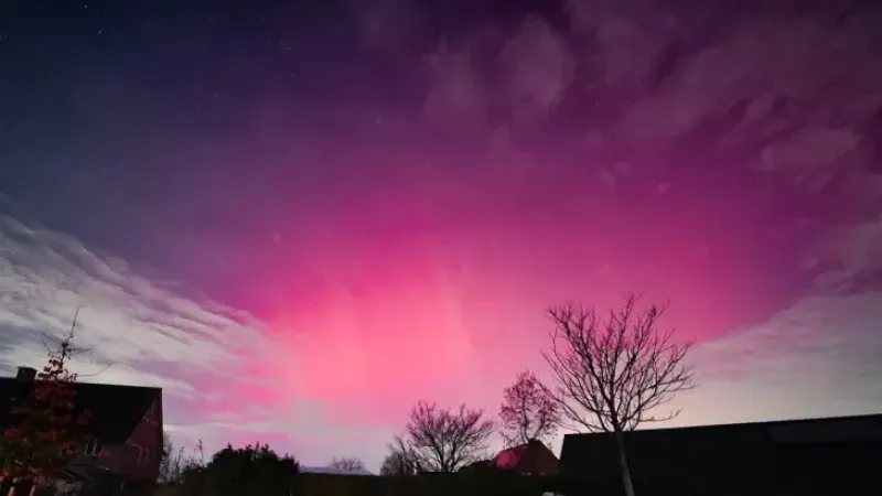 Belçika ve Hollanda’da renkli gökyüzü: Pembe Aurora şöleni