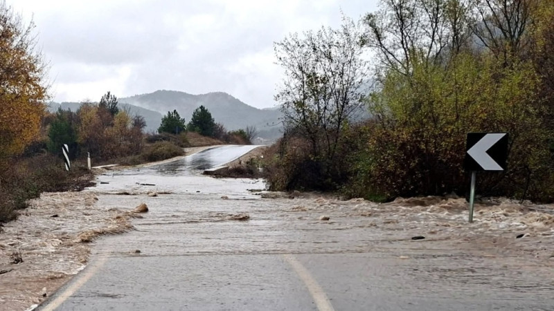 Arnavutluk'ta sel felaketi: Binlerce ev sular altında, 1 can kaybı