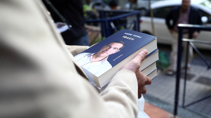 Bir gecede en çok satanlar listesine girdi: Çipras'ın kitabına yoğun ilgi