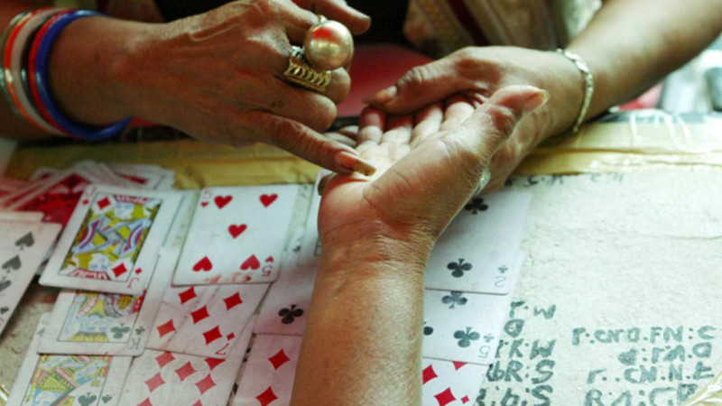 Falcı, 46 milyon dolarlık dolandırıcılık iddiasıyla gözaltına alındı